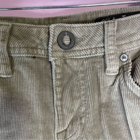 Volcom Chino Pants Sage Green Ribbed Corduroy Straight Leg Womens Size 24 - Picture 3 of 8